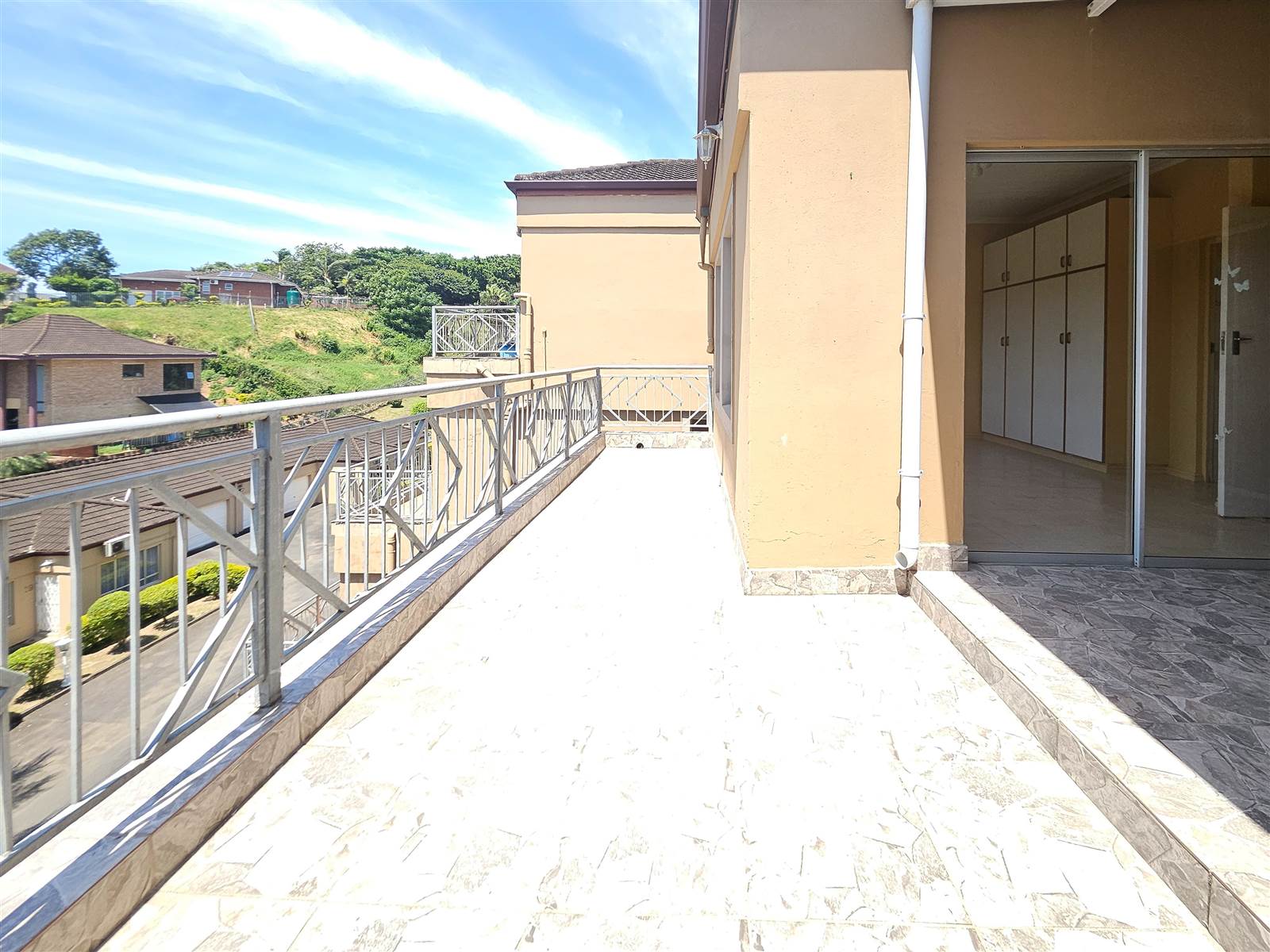 3 Bed Apartment in Amanzimtoti photo number 8