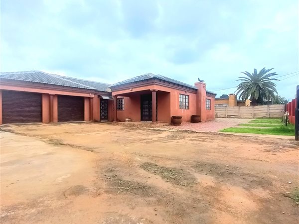 4 Bedroom House 4 Bedroom House
