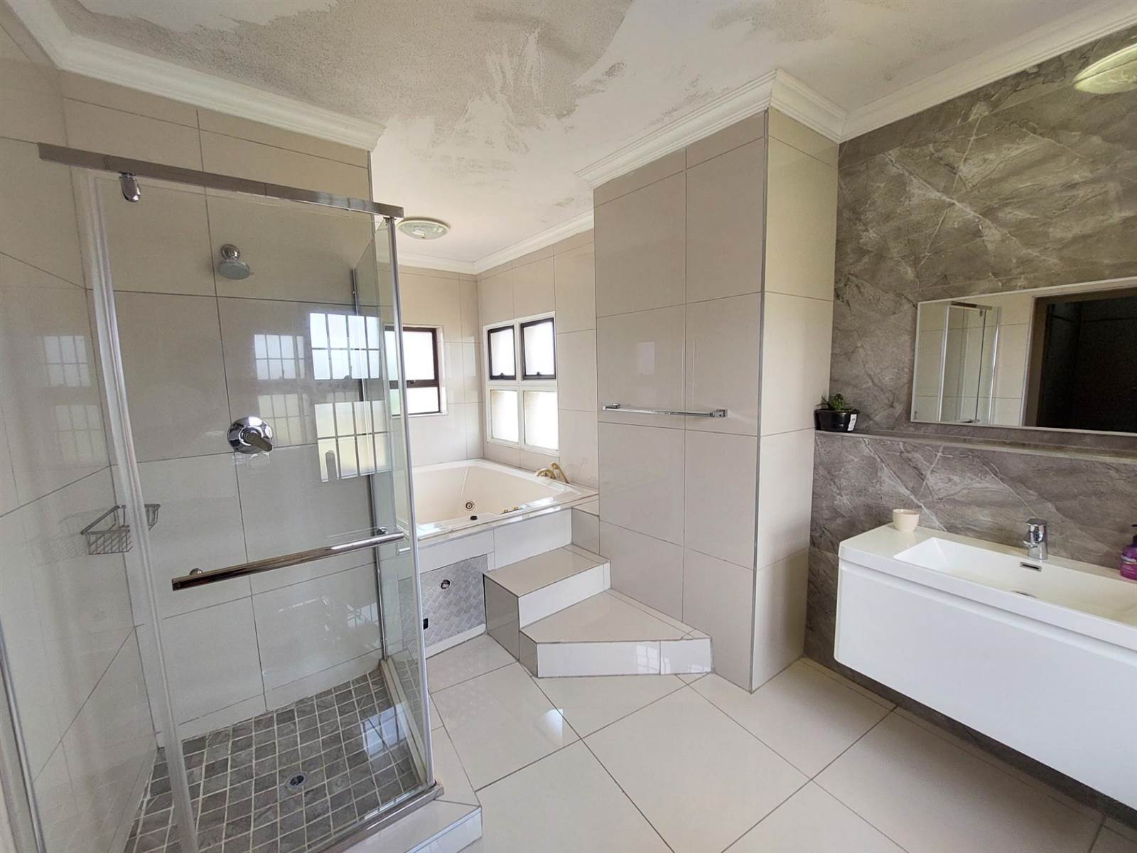 4 Bed, Bed and Breakfast in Laudium photo number 10