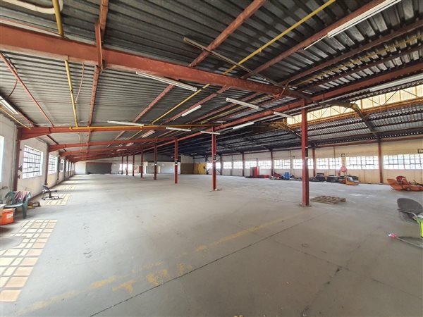 9 600  m² Industrial space