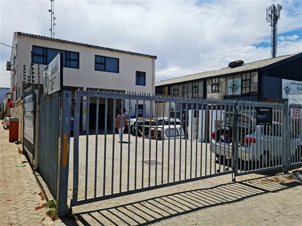 59  m² Industrial space in Somerset West Central
