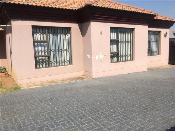 3 Bedroom Townhouse 3 Bedroom Townhouse
