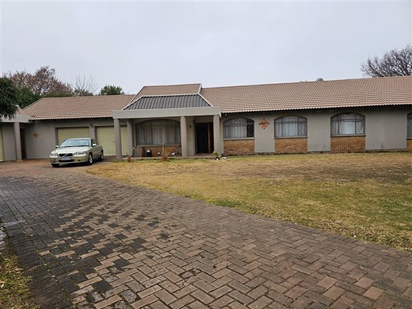 3 Bed House in Three Rivers East
