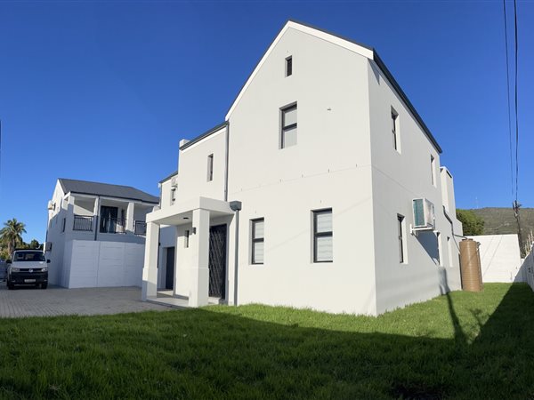 3 Bed House in Northern Paarl