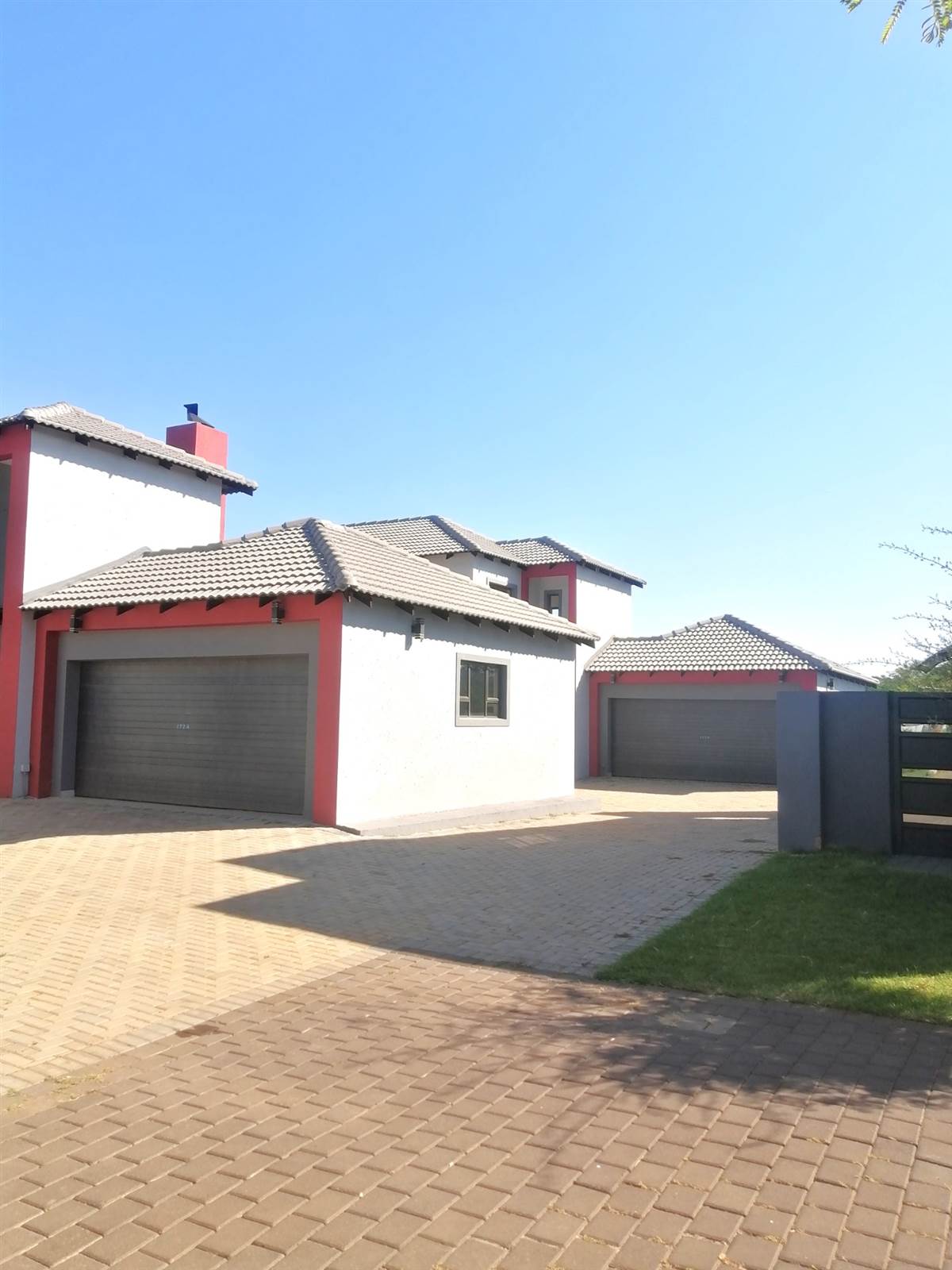 4 Bed House in Derdepoort photo number 19