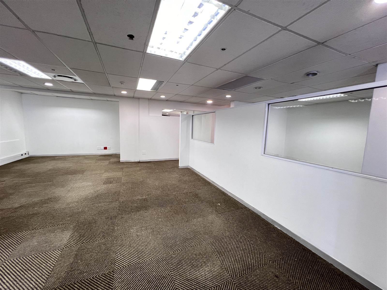977  m² Commercial space in Mouille Point photo number 6
