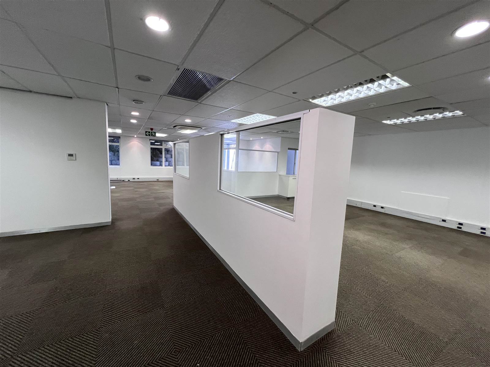 977  m² Commercial space in Mouille Point photo number 7