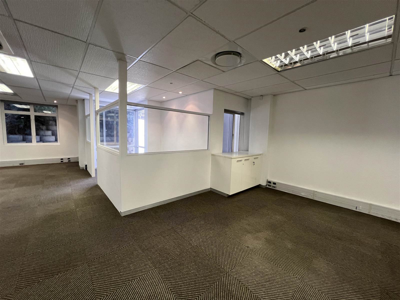 977  m² Commercial space in Mouille Point photo number 1