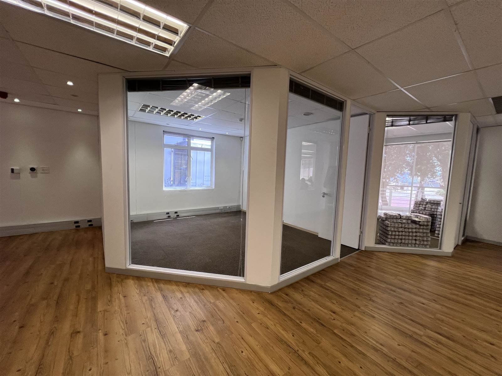 977  m² Commercial space in Mouille Point photo number 21