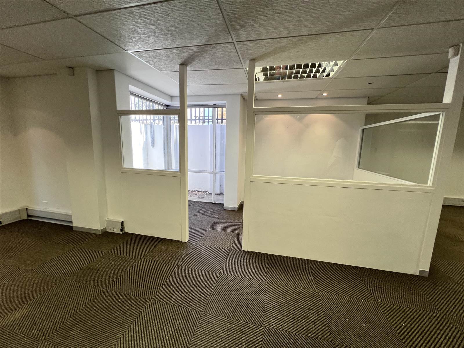 977  m² Commercial space in Mouille Point photo number 5