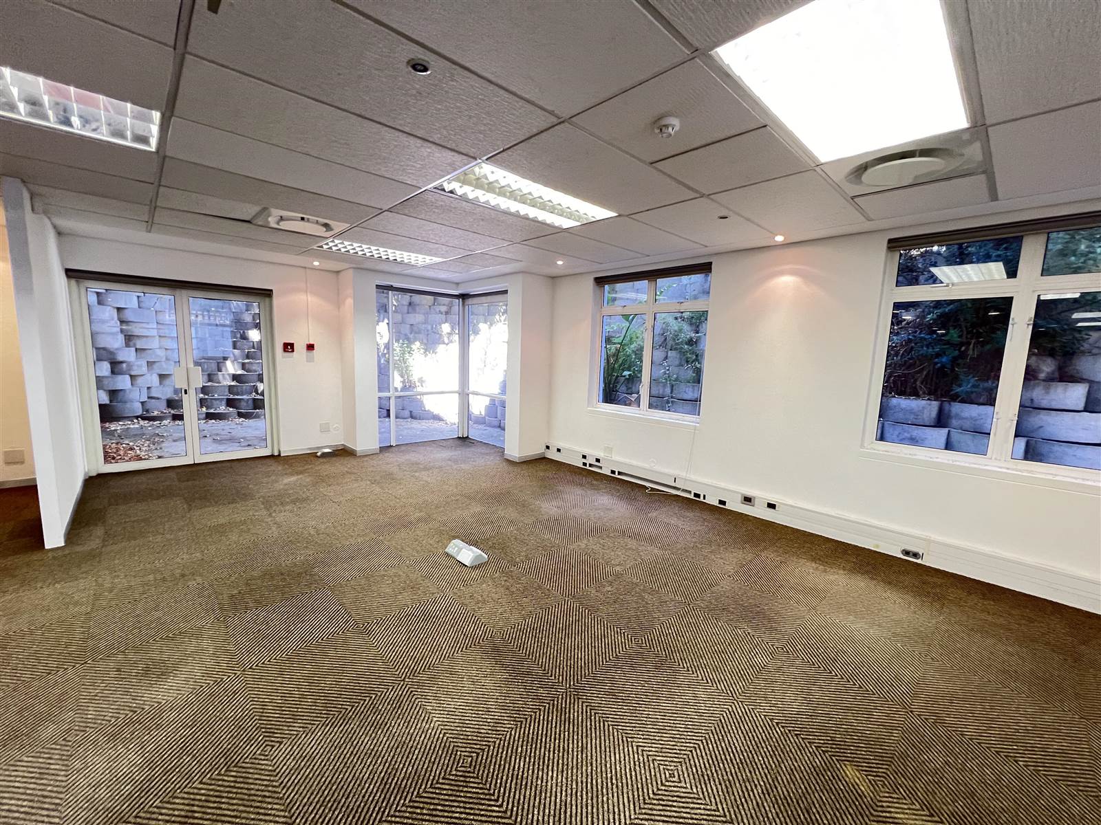 977  m² Commercial space in Mouille Point photo number 4