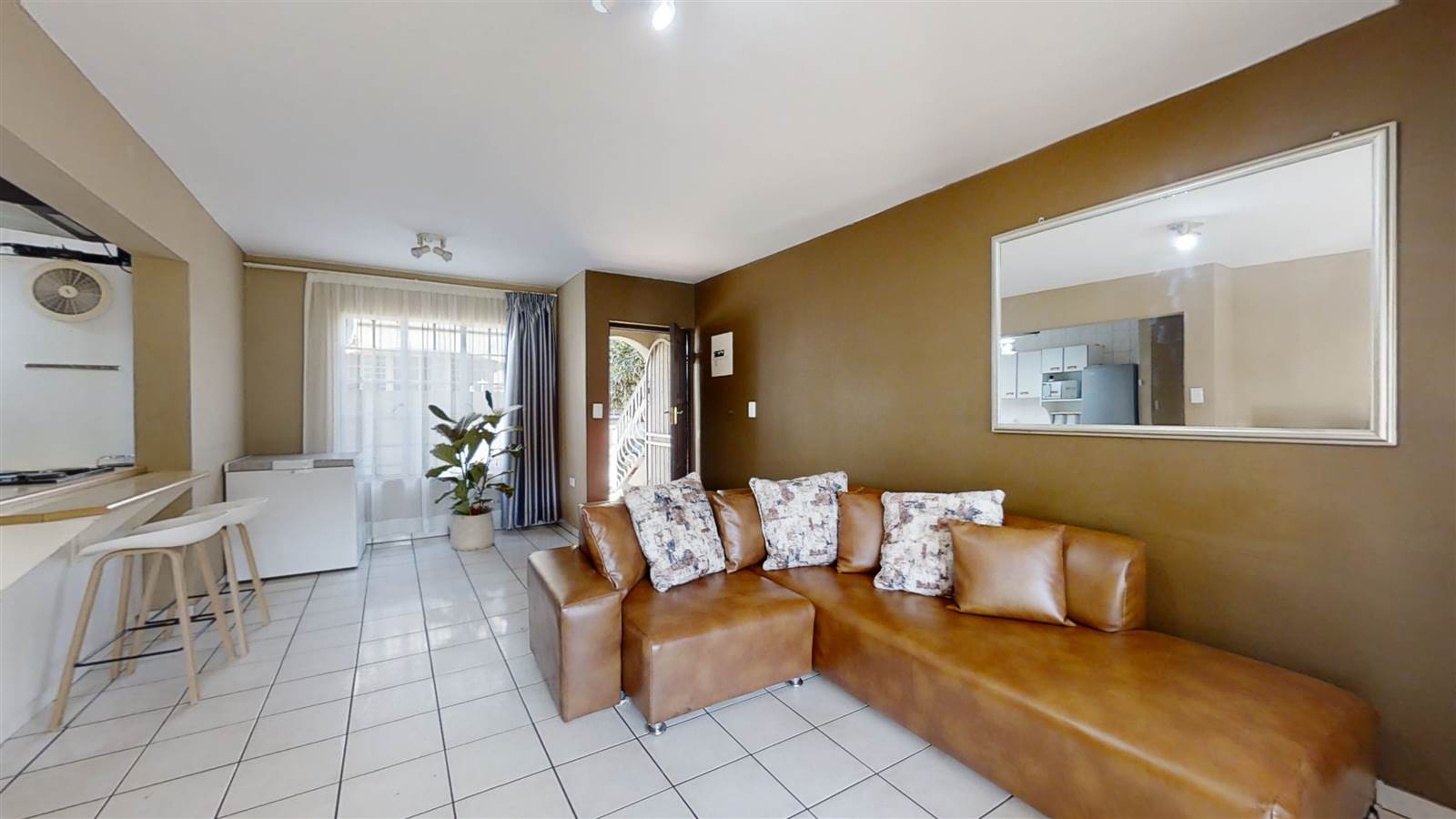 3 Bed Apartment in Lambton photo number 5