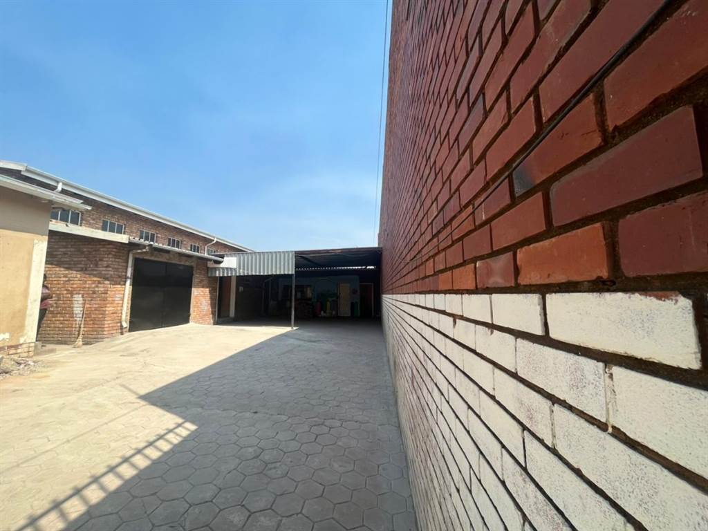 450  m² Commercial space in Pretoria West photo number 11