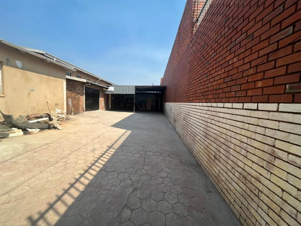 450  m² Commercial space in Pretoria West photo number 12