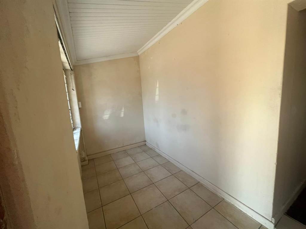 450  m² Commercial space in Pretoria West photo number 3