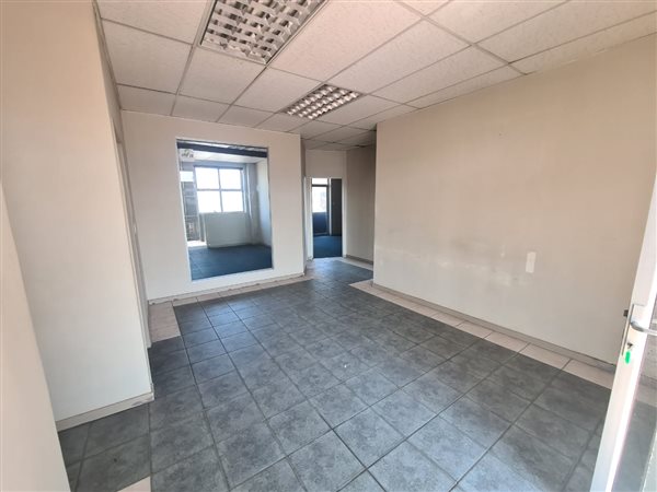 100  m² Commercial space