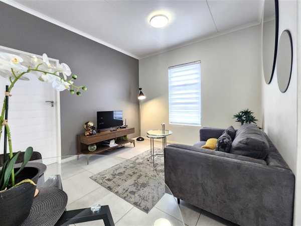 1 Bed Apartment in Carlswald Estate