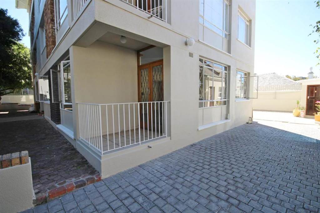 2 Bed Apartment in Tamboerskloof photo number 1