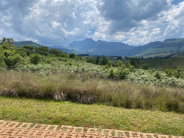 4 831 m² Land