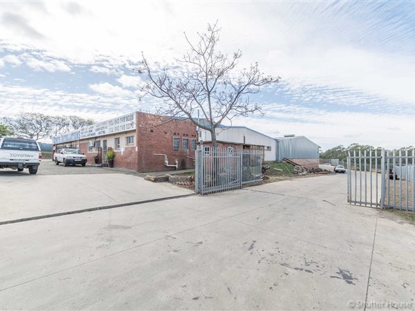 2 721  m² Commercial space