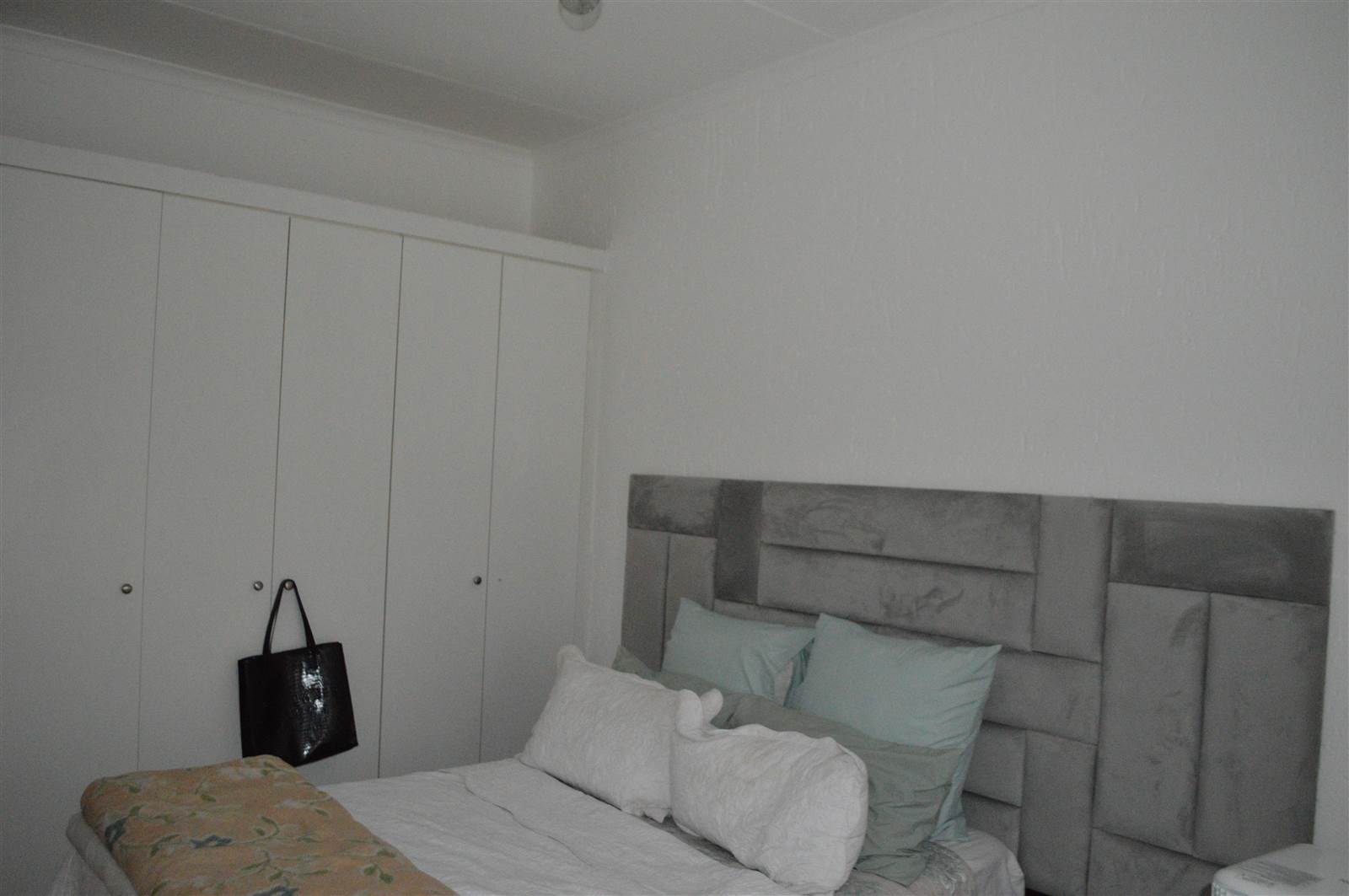 2 Bed Apartment in Lonehill photo number 9