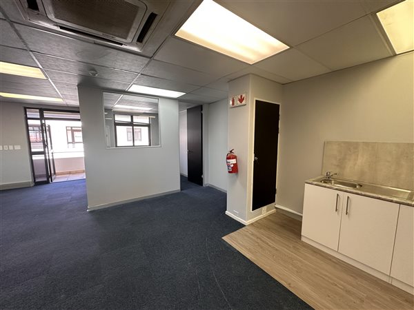 172  m² Commercial space in Century City