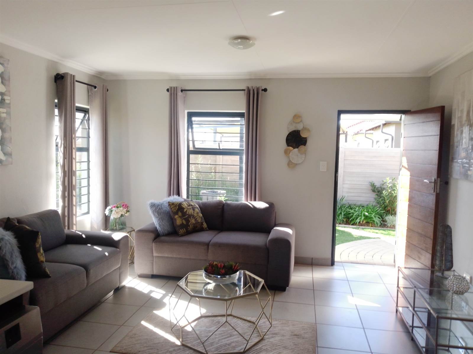 3 Bed House in Protea Glen photo number 5