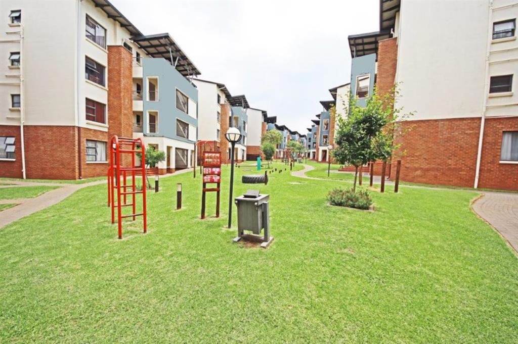 2 Bed Townhouse in Greenstone Hill photo number 14