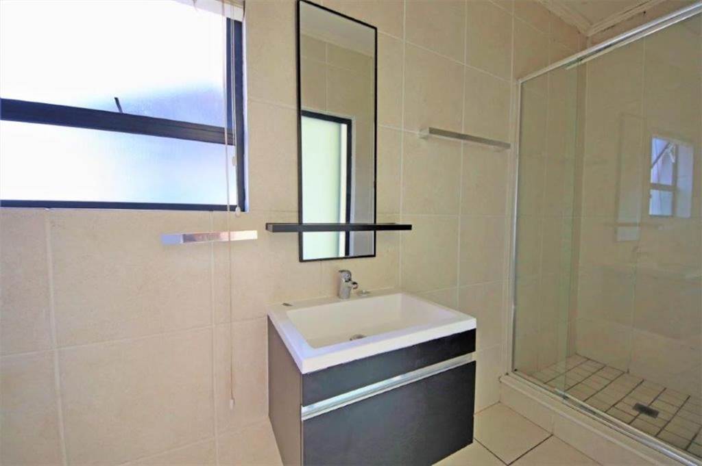 2 Bed Townhouse in Greenstone Hill photo number 4