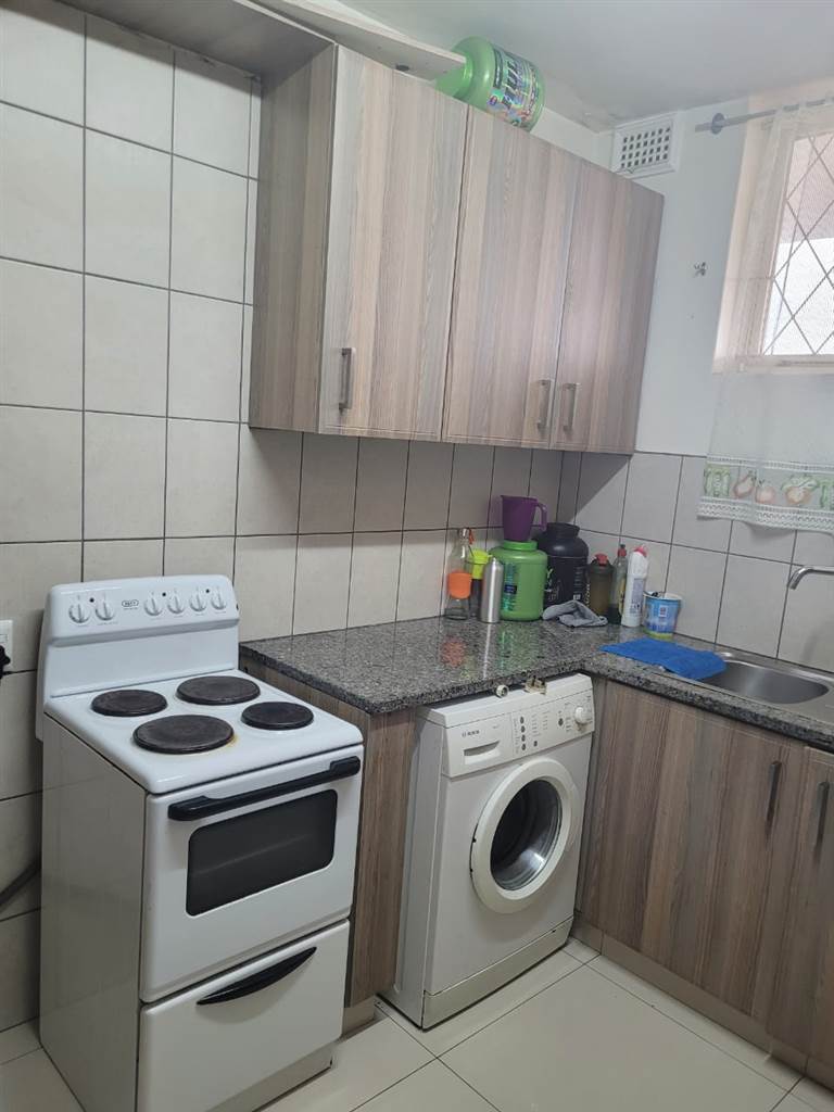 1 Bed Apartment in Pinetown Central photo number 4