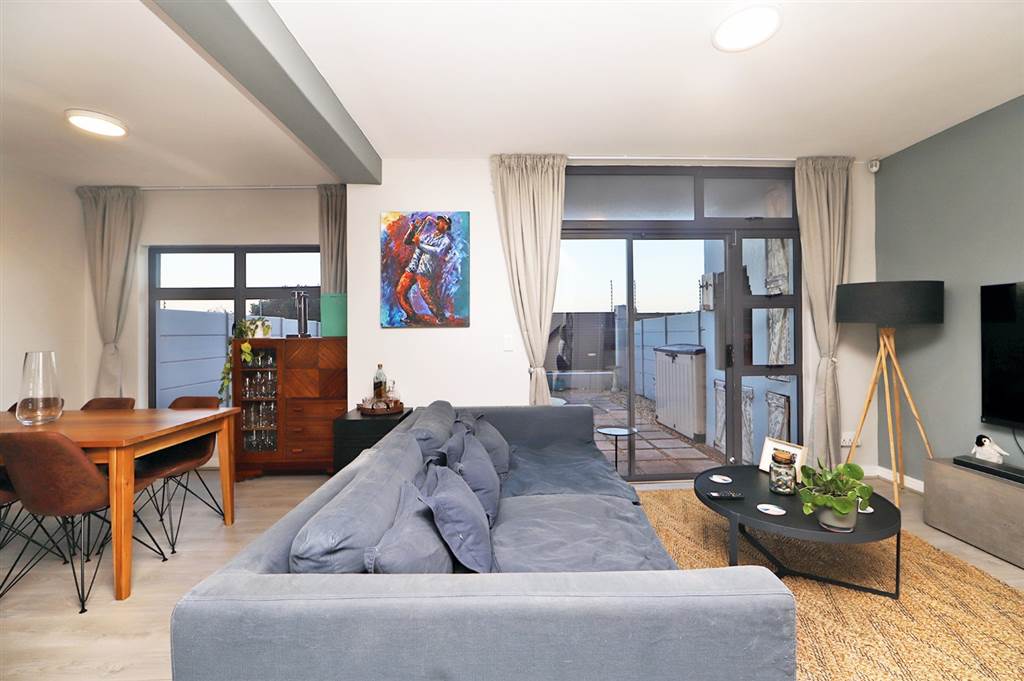3 Bed Townhouse in Muizenberg photo number 8