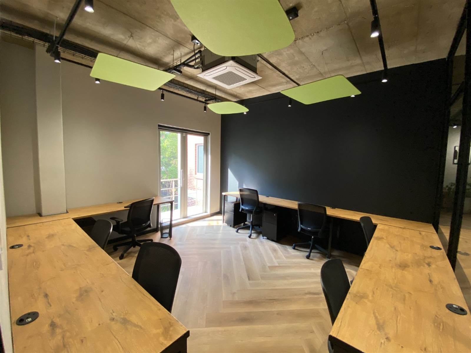 30  m² Office Space in Zwartkop photo number 1