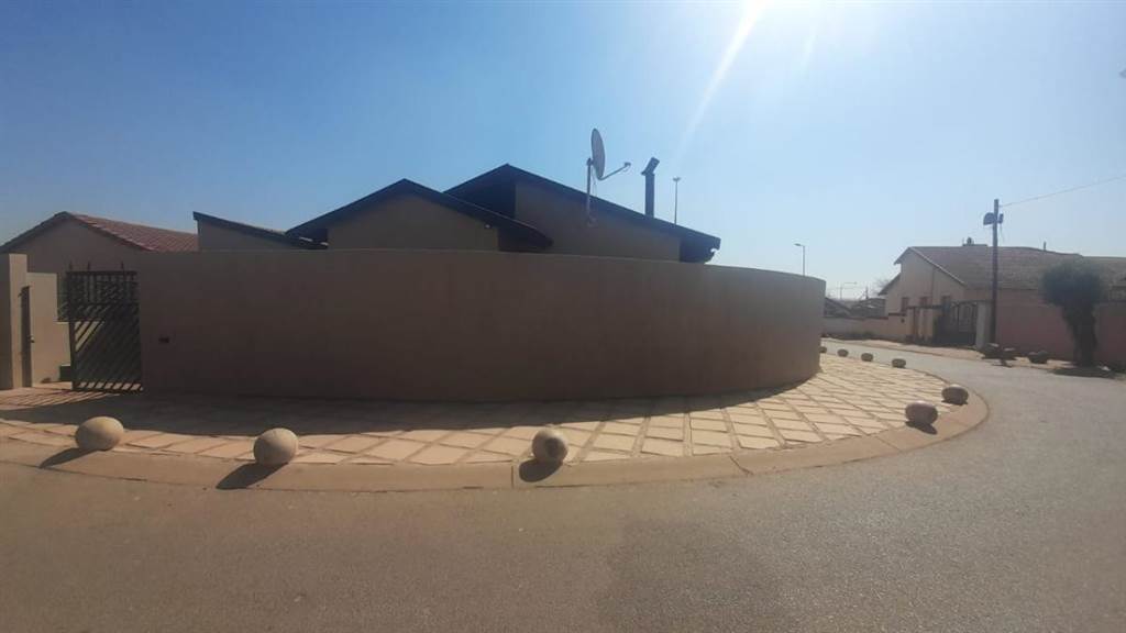 3 Bed House to rent in Dobsonville RR4202412 Private Property