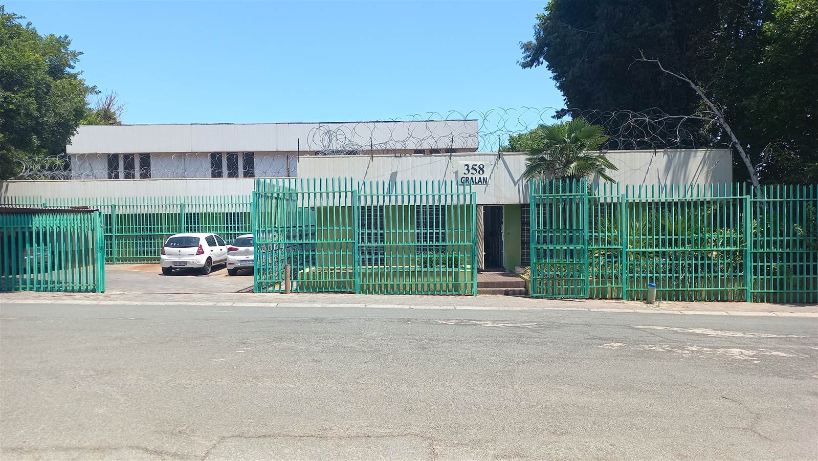 700  m² Commercial space in Jeppestown photo number 1