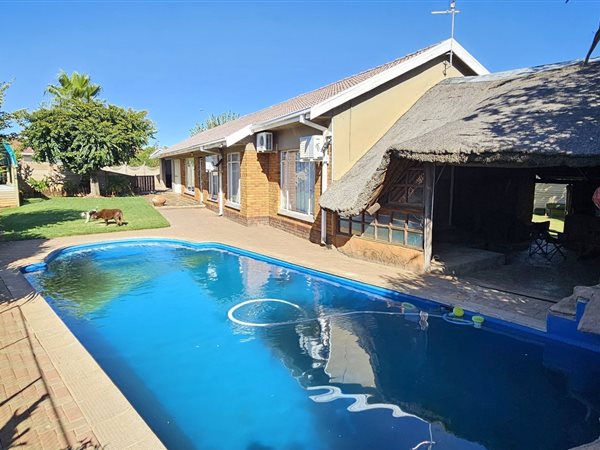 4 Bedroom House 4 Bedroom House