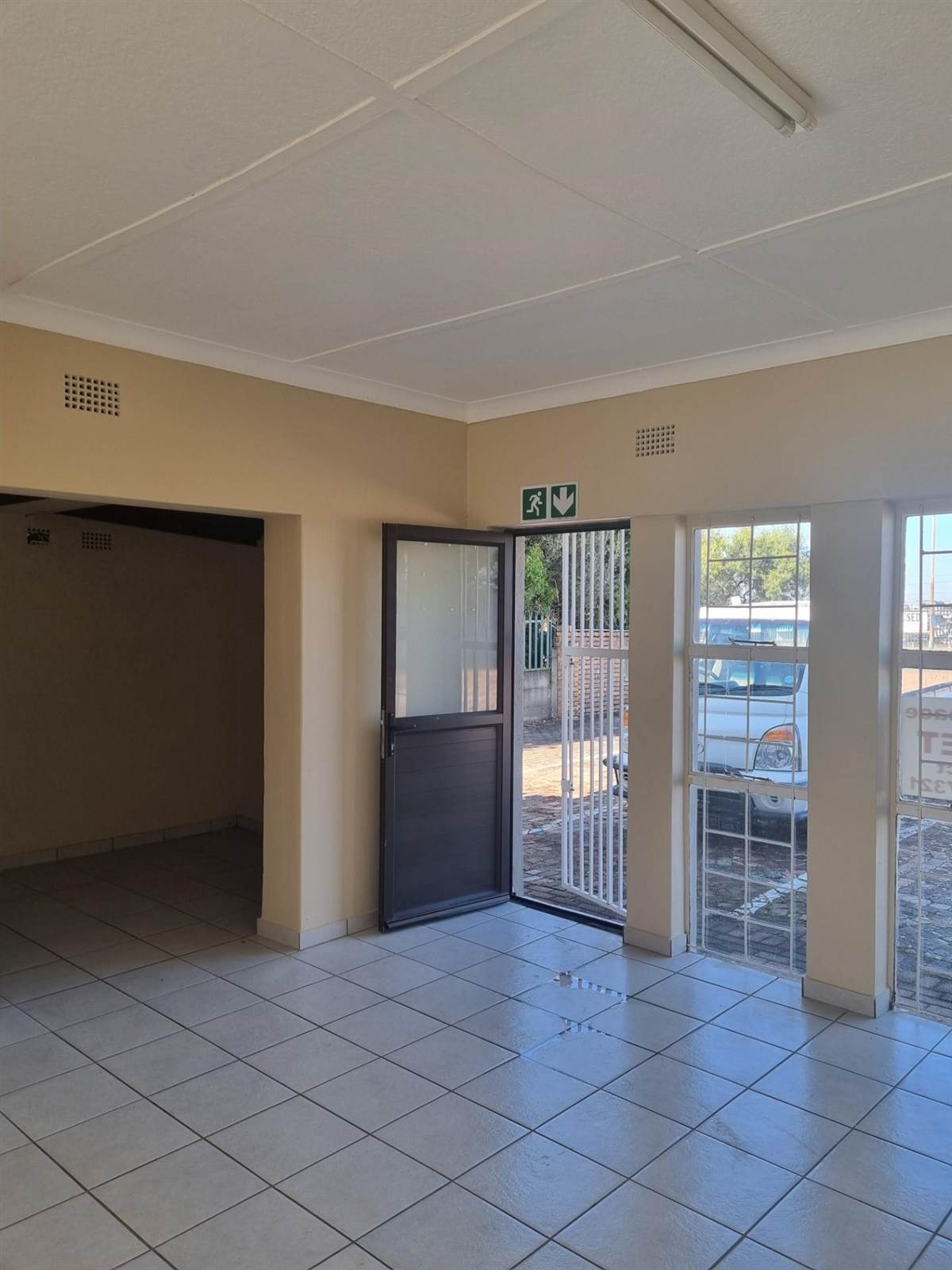55  m² Commercial space in Silverfields photo number 3