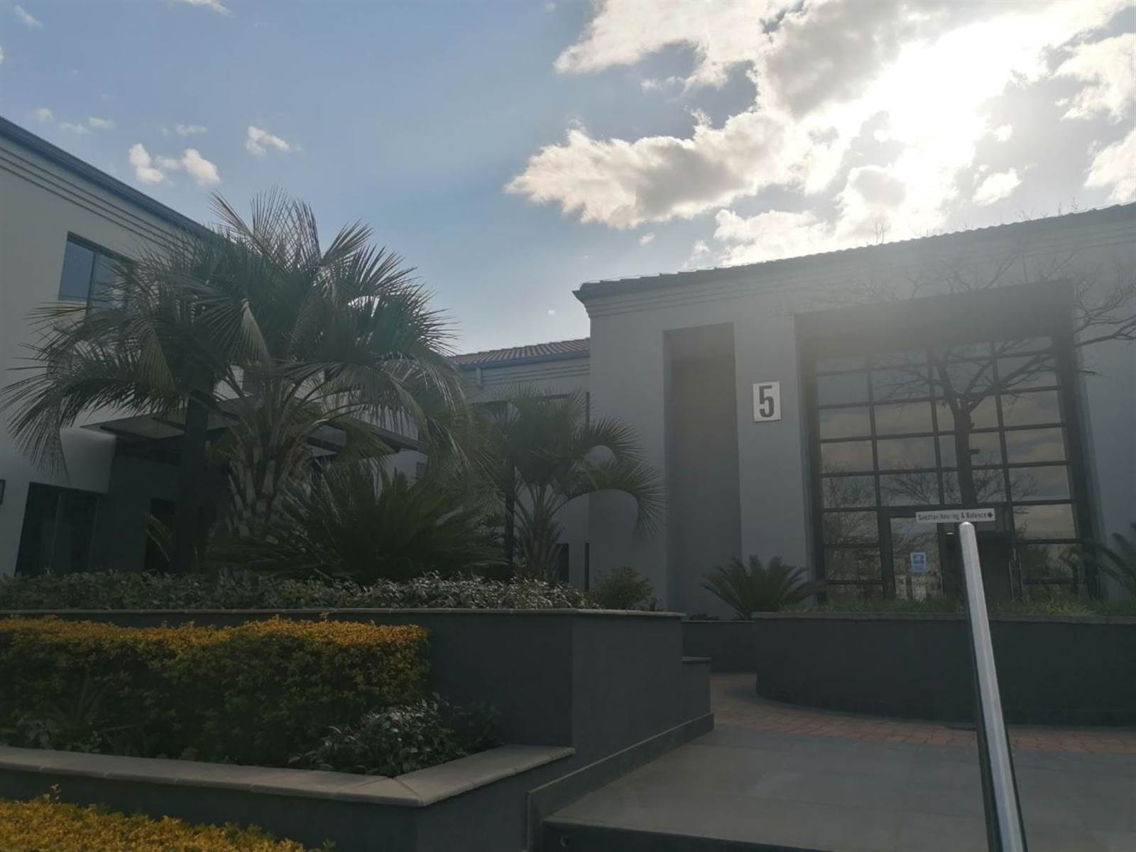 148  m² Commercial space in Bryanston photo number 1