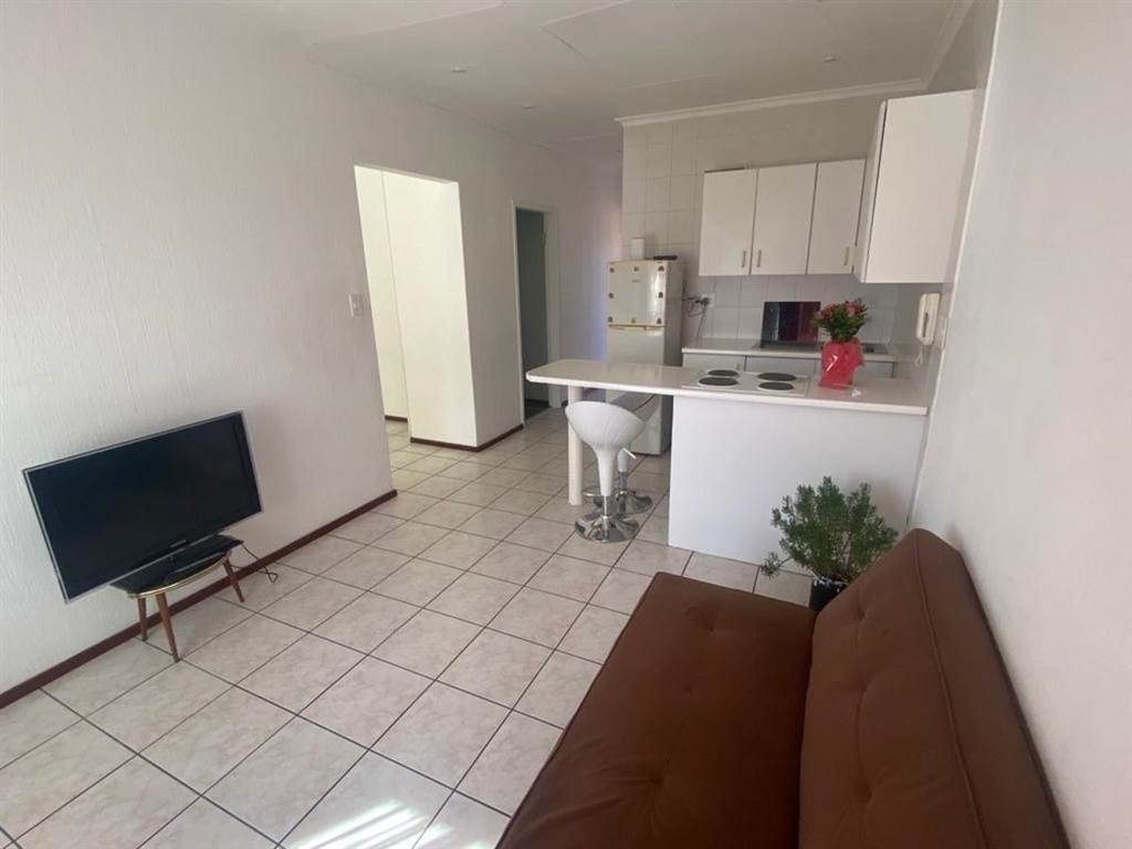 2 Bed Apartment in Bezuidenhout Valley photo number 3
