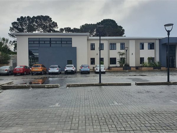 150  m² Commercial space in Newton Park
