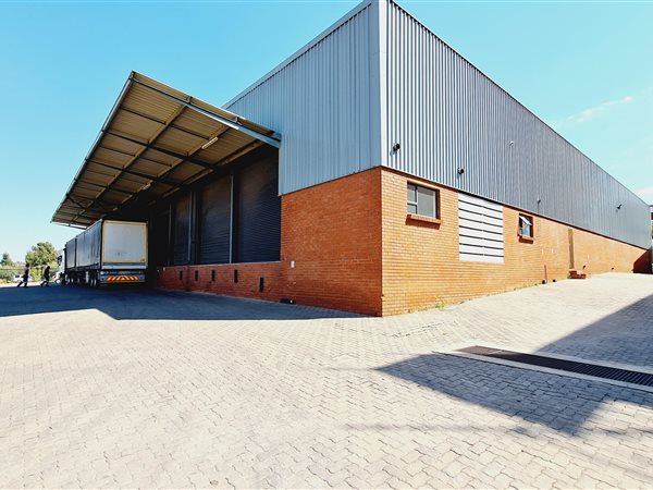 2 440  m² Industrial space