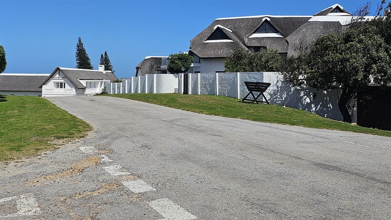 1015 m² Land available in St Francis Bay photo number 2