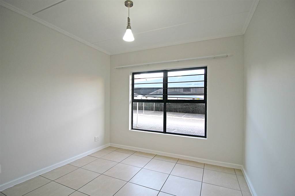 3 Bed Apartment in Greenstone Crest photo number 18