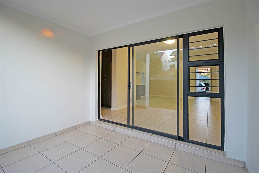 3 Bed Apartment in Greenstone Crest photo number 22