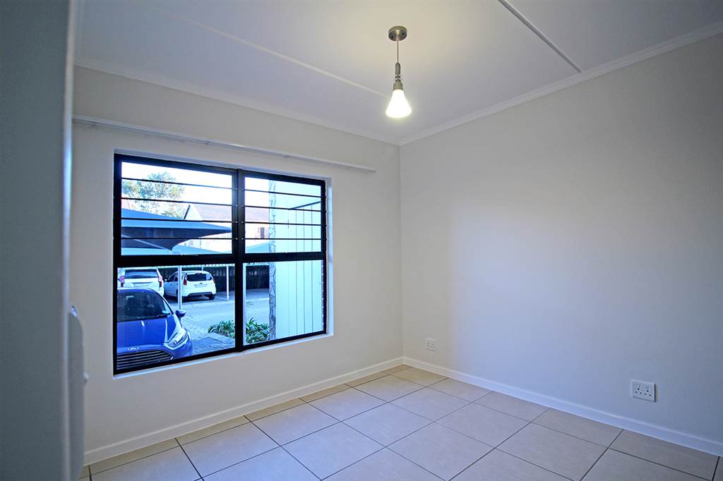 3 Bed Apartment in Greenstone Crest photo number 21