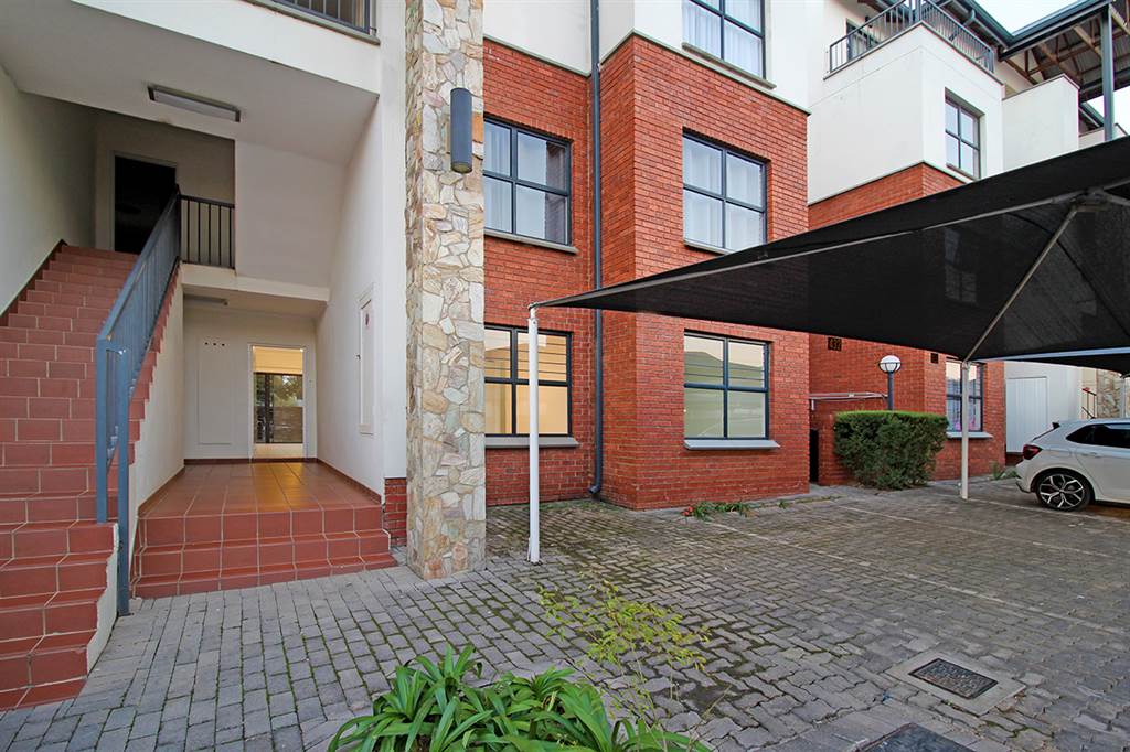 3 Bed Apartment in Greenstone Crest photo number 26