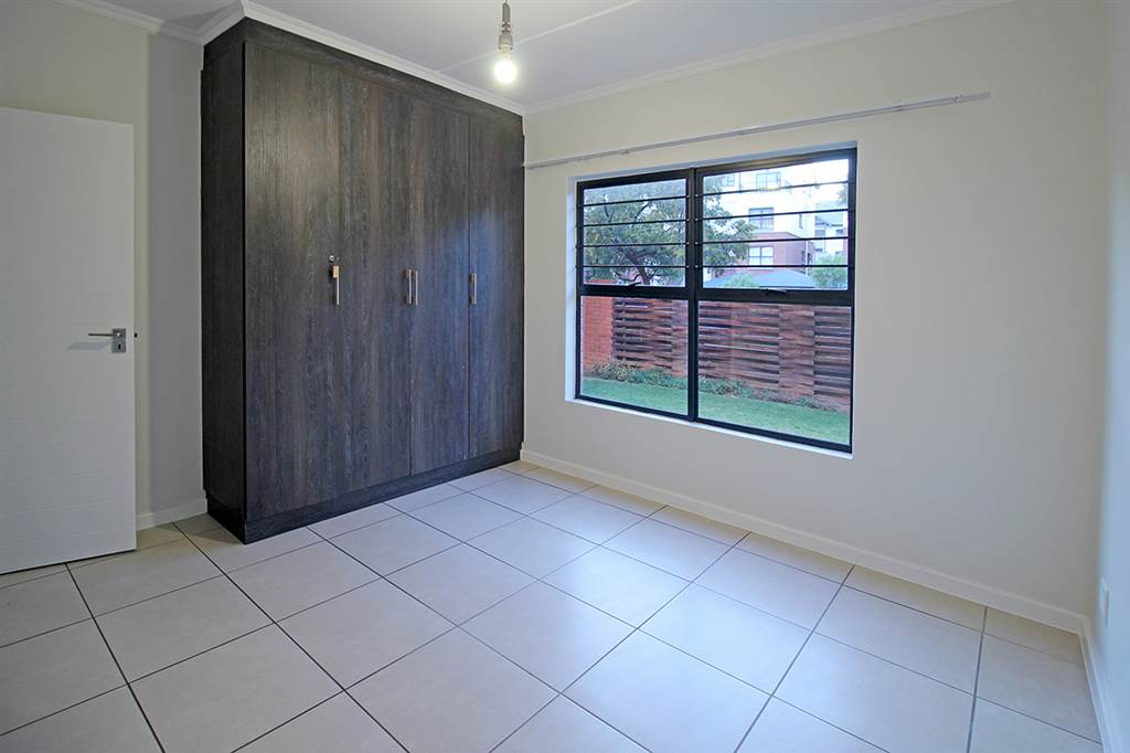 3 Bed Apartment in Greenstone Crest photo number 10