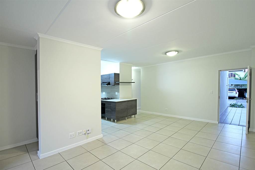 3 Bed Apartment in Greenstone Crest photo number 3
