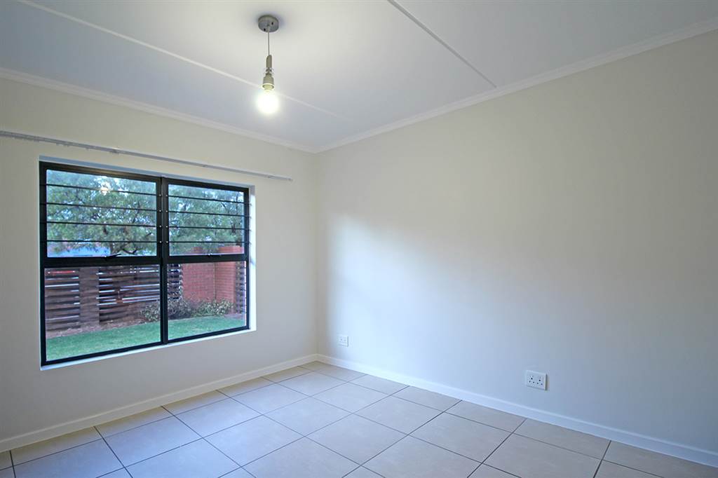 3 Bed Apartment in Greenstone Crest photo number 12