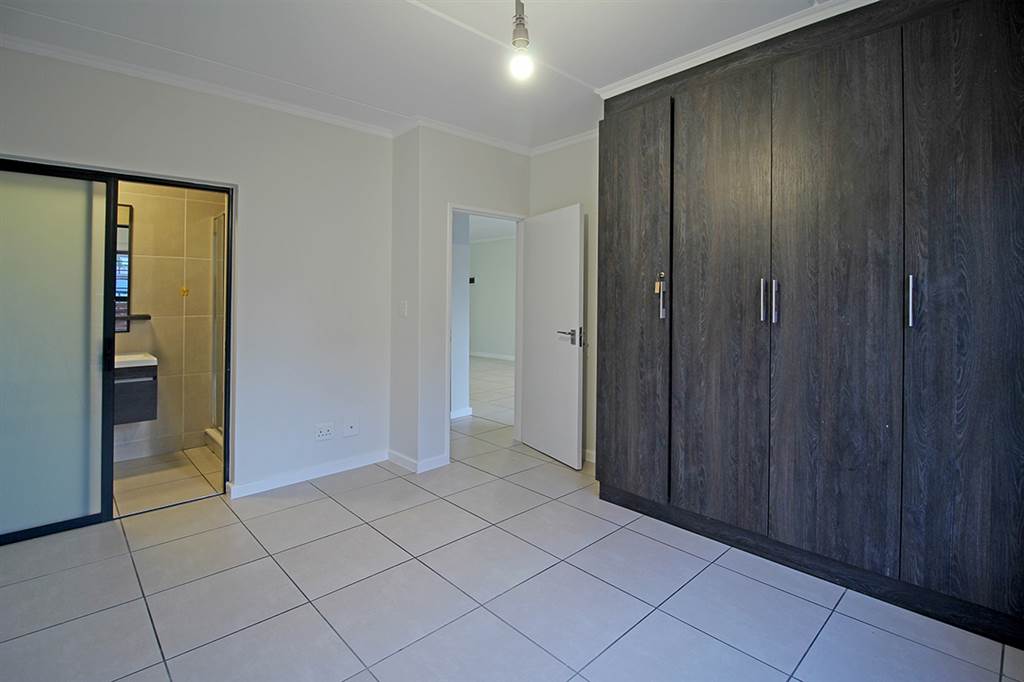 3 Bed Apartment in Greenstone Crest photo number 9