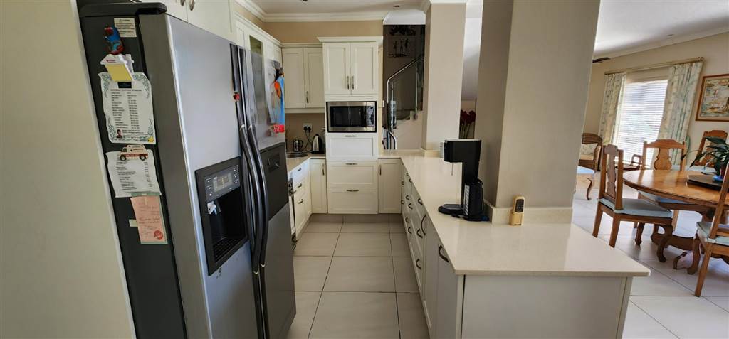 4 Bed Townhouse in Umdloti photo number 4